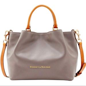 ✨ NWT Dooney and Bourke Large Barlow ✨
